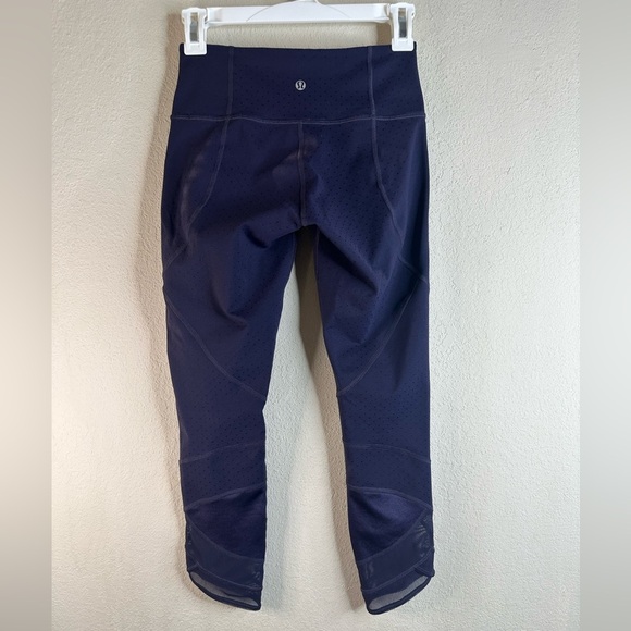 Lululemon Emerge Renewed Crop Full-On Luon Nightfall size 4 - Picture 2 of 4
